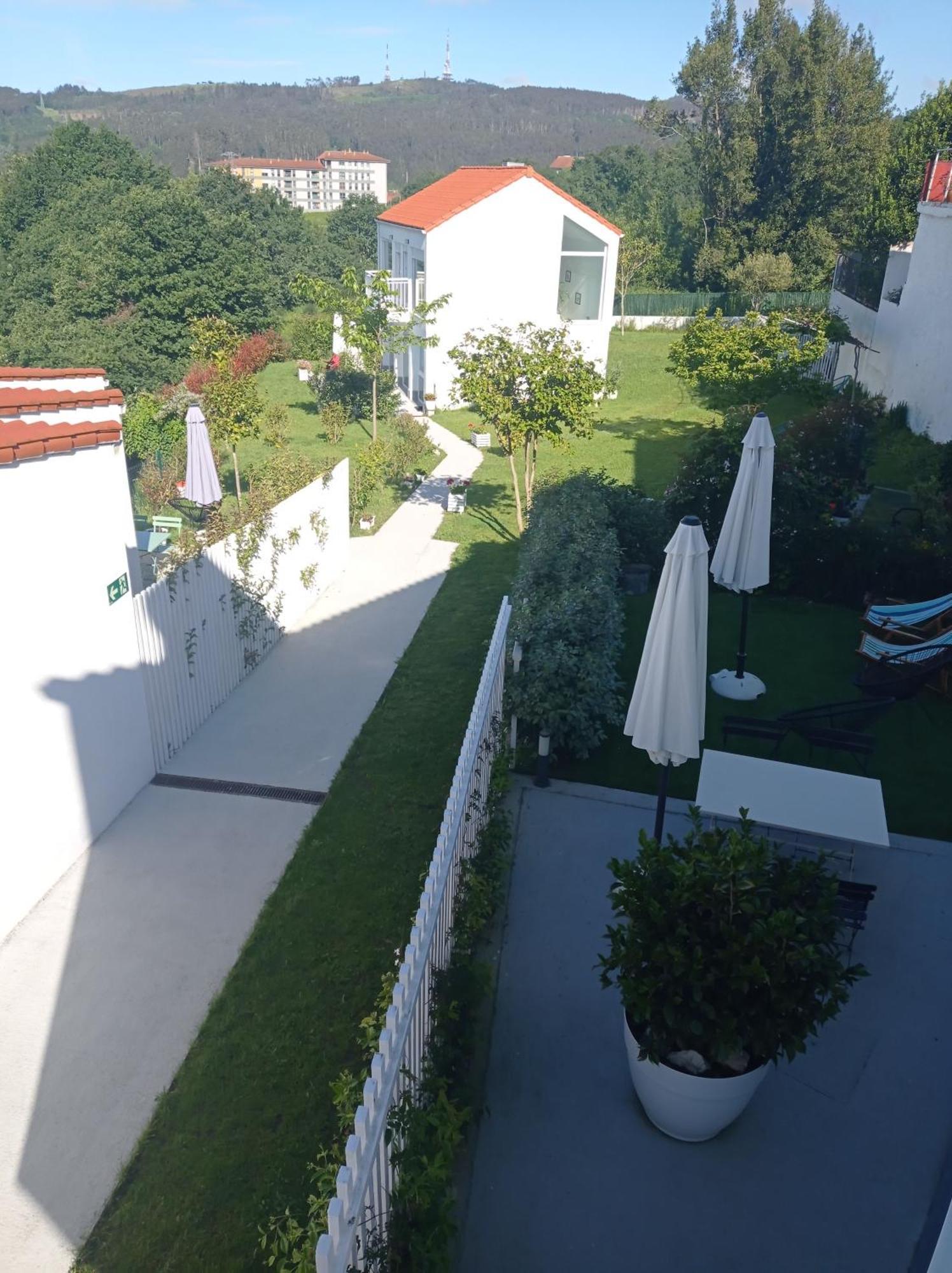 Casas Turisticas Lar Jardin - Parking Privado Santiago de Compostela Ngoại thất bức ảnh
